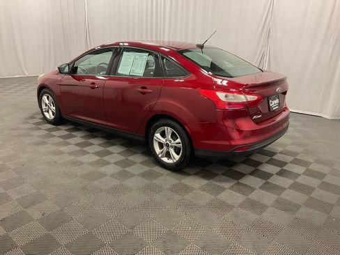 Used 2013 Ford Focus SE w/ SE Winter Pkg image 4