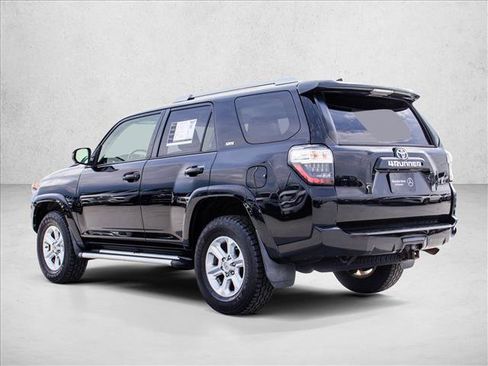 Used 2018 Toyota 4Runner SR5 AWD/4WD image 7