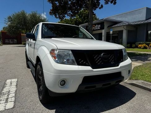 Used 2020 Nissan Frontier SV w/ Midnight Edition Floor Mats RWD image 2