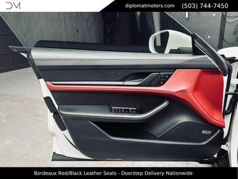 Used 2022 Porsche Taycan image 24