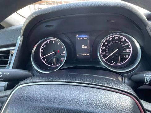 Used 2018 Toyota Camry LE image 25