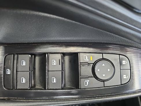 Used 2025 Nissan Rogue SV image 30