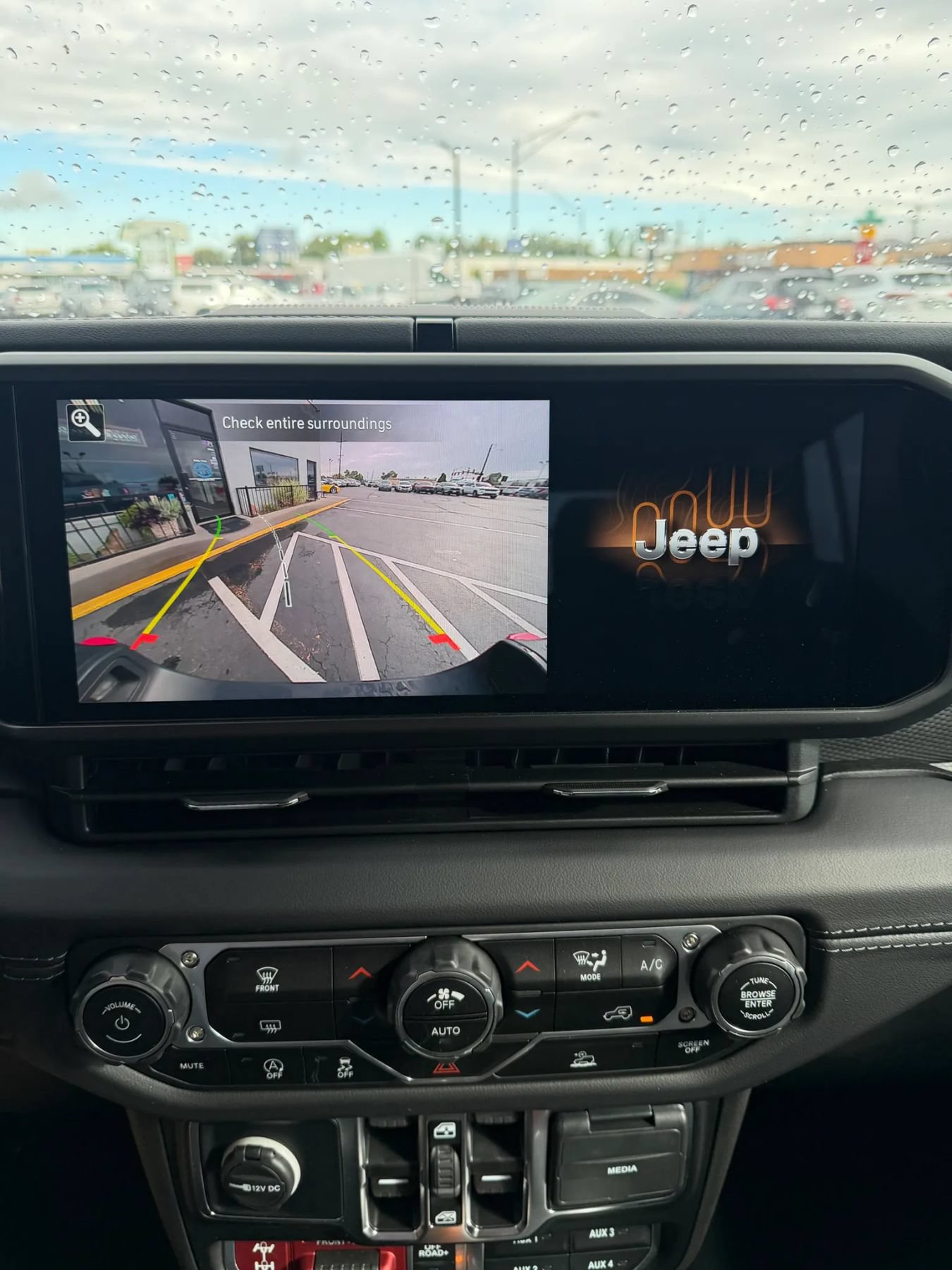 Used 2025 Jeep Gladiator Rubicon AWD/4WD image 24