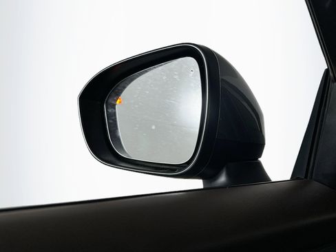 Used 2023 Nissan Rogue SV image 16