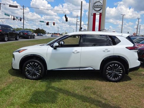 New 2026 Nissan Rogue Platinum AWD/4WD image 2