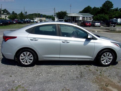 Used 2019 Hyundai Accent SE FWD image 8