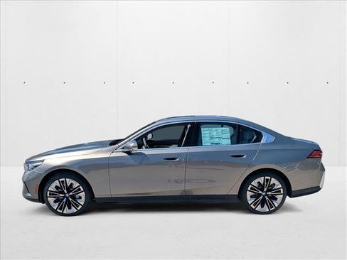 Used 2026 BMW 530i w/ Premium Package image 5