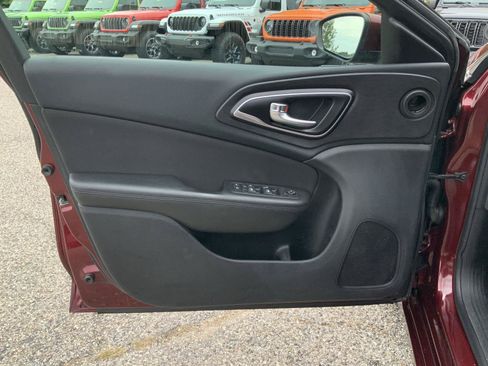 Used 2016 Chrysler 200 Limited w/ Anniversary Edition FWD image 16