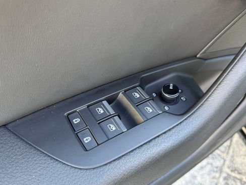 Used 2023 Audi A6 Premium image 11