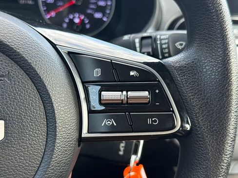 Used 2023 Kia Forte LXS image 29