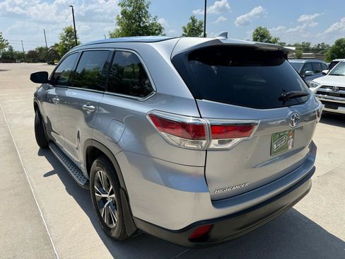 Used 2016 Toyota Highlander XLE FWD image 6