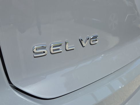 Used 2021 Volkswagen Atlas Cross Sport SEL R-Line FWD image 35