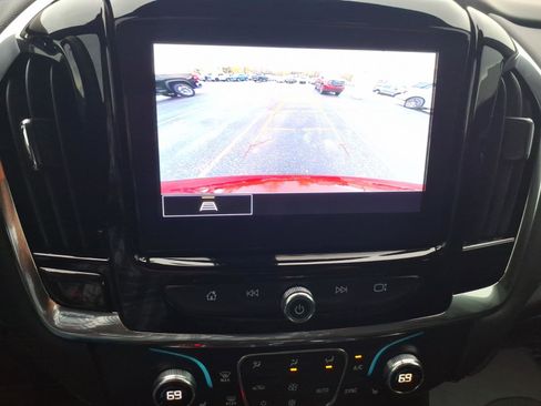 Used 2023 Chevrolet Traverse LT image 20