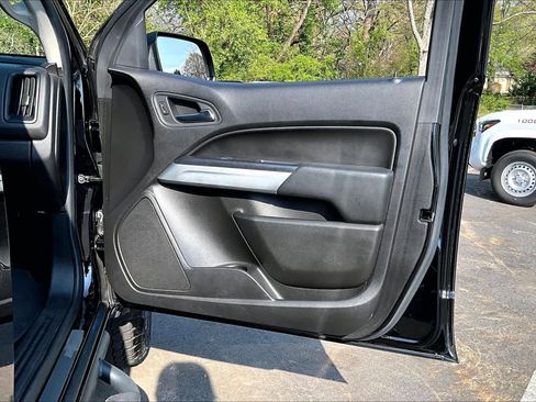 Used 2017 Chevrolet Colorado LT w/ Midnight Edition image 21