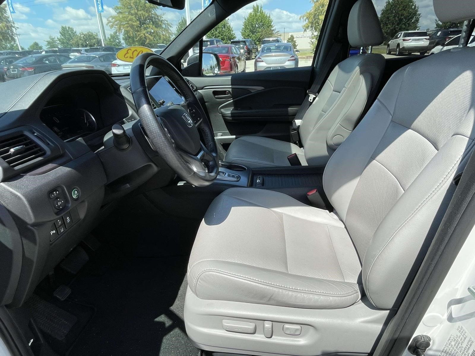 Used 2023 Honda Passport EX-L image 16