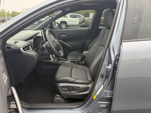 Used 2025 Toyota Corolla Cross AWD Hybrid image 17