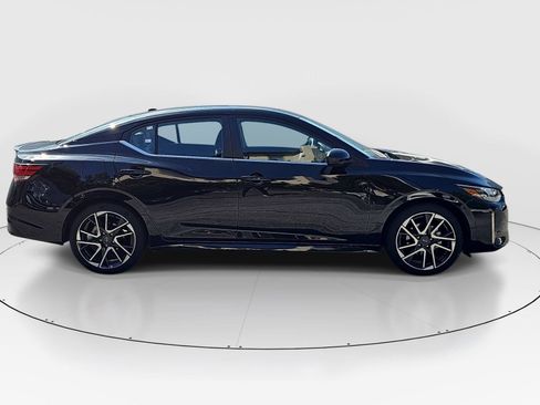 Used 2025 Nissan Sentra SR w/ SR Premium Package FWD image 4