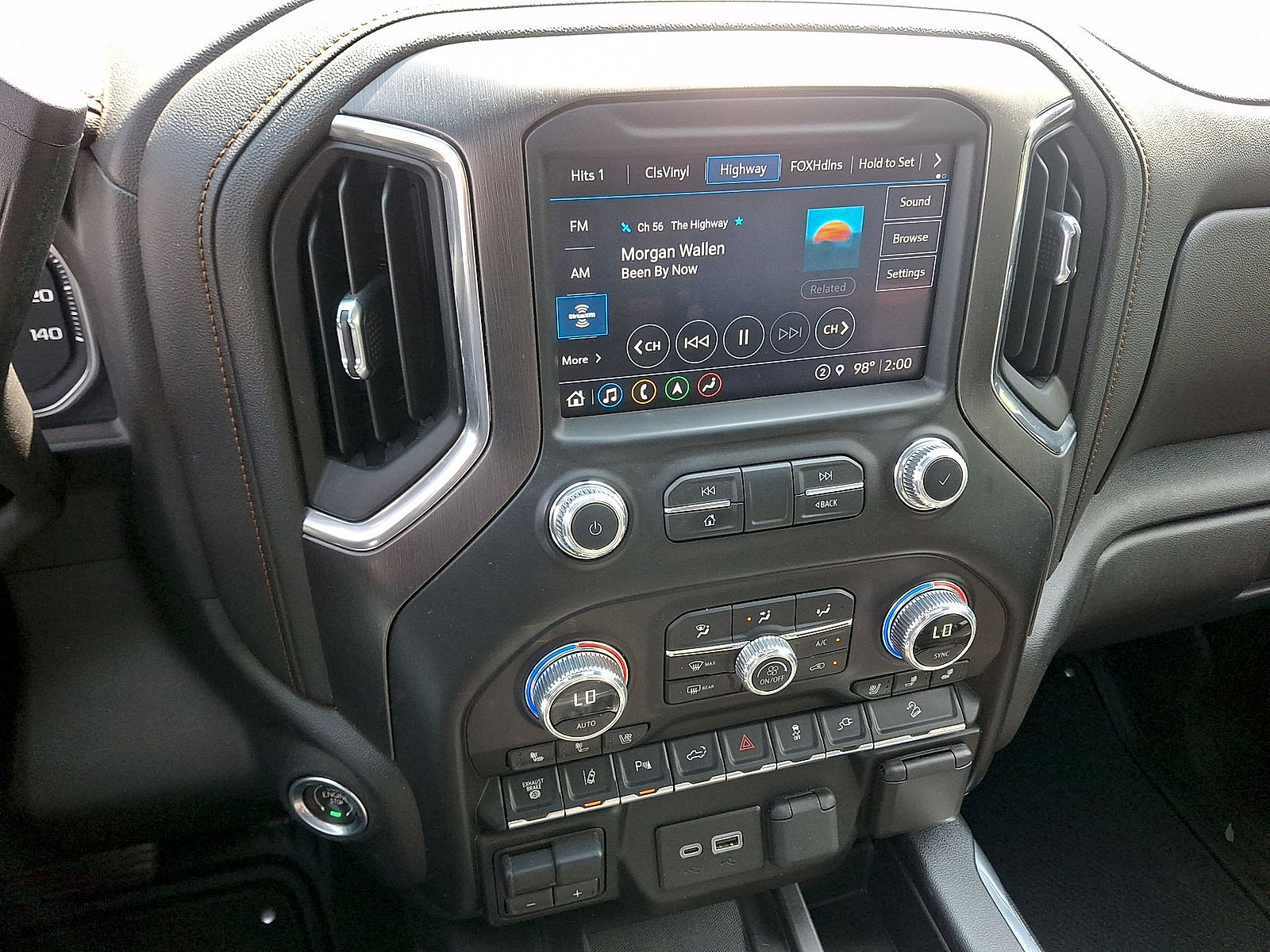 Used 2023 GMC Sierra 2500 AT4 w/ AT4 Preferred Package AWD/4WD image 14