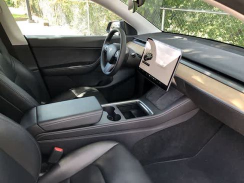 Used 2021 Tesla Model Y Long Range AWD/4WD image 39