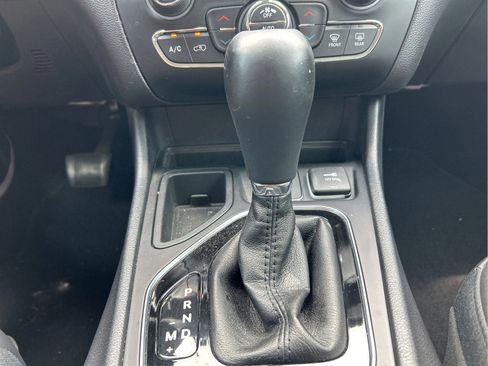 Certified 2019 Jeep Cherokee Limited w/ Technology Group FWD image 18