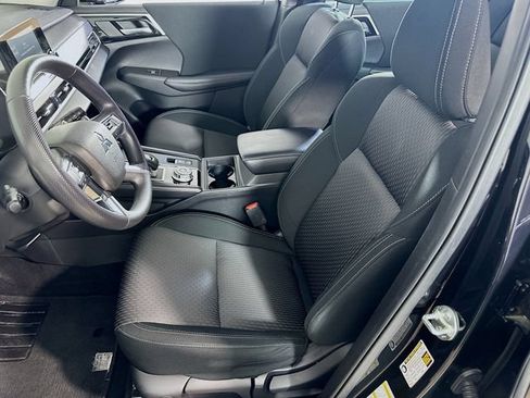 Used 2023 Mitsubishi Outlander ES AWD/4WD image 19