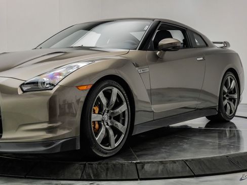 Used 2009 Nissan GT-R Premium AWD/4WD image 9