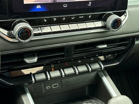 Used 2024 Chevrolet Colorado LT w/ LT Convenience Package II RWD image 25