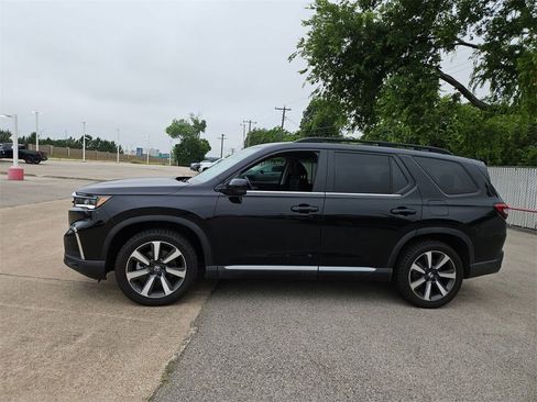 Used 2023 Honda Pilot Touring image 5