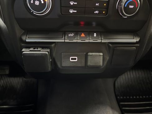 Used 2019 Chevrolet Silverado 1500 Custom w/ Custom Convenience Package AWD/4WD image 18