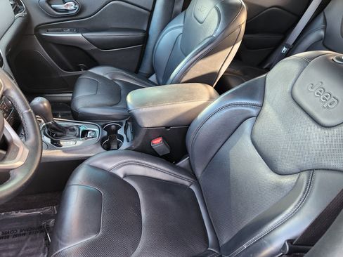 Used 2019 Jeep Cherokee Limited image 13