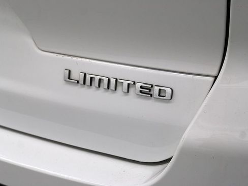 Certified 2022 Jeep Grand Cherokee L Limited AWD/4WD image 50