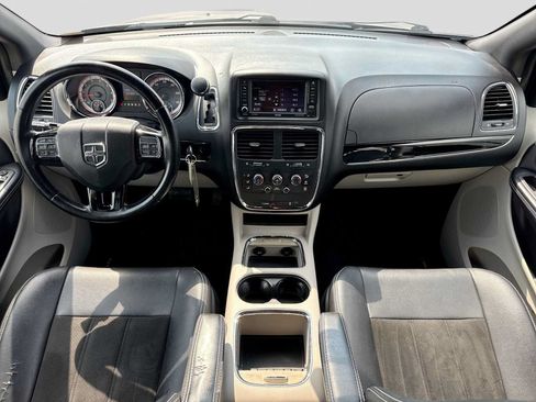 Used 2019 Dodge Grand Caravan SXT w/ Rear Park Assist Package FWD image 15