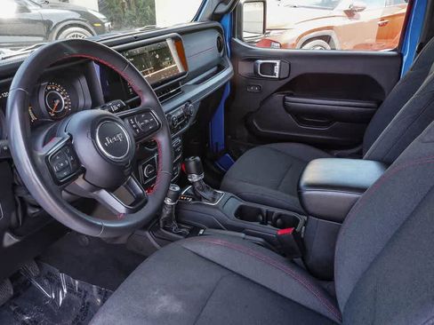 Used 2024 Jeep Wrangler Unlimited Rubicon AWD/4WD image 17