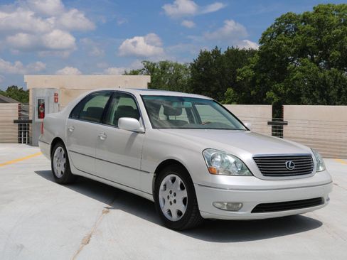 Used 2001 Lexus LS 430 RWD image 2