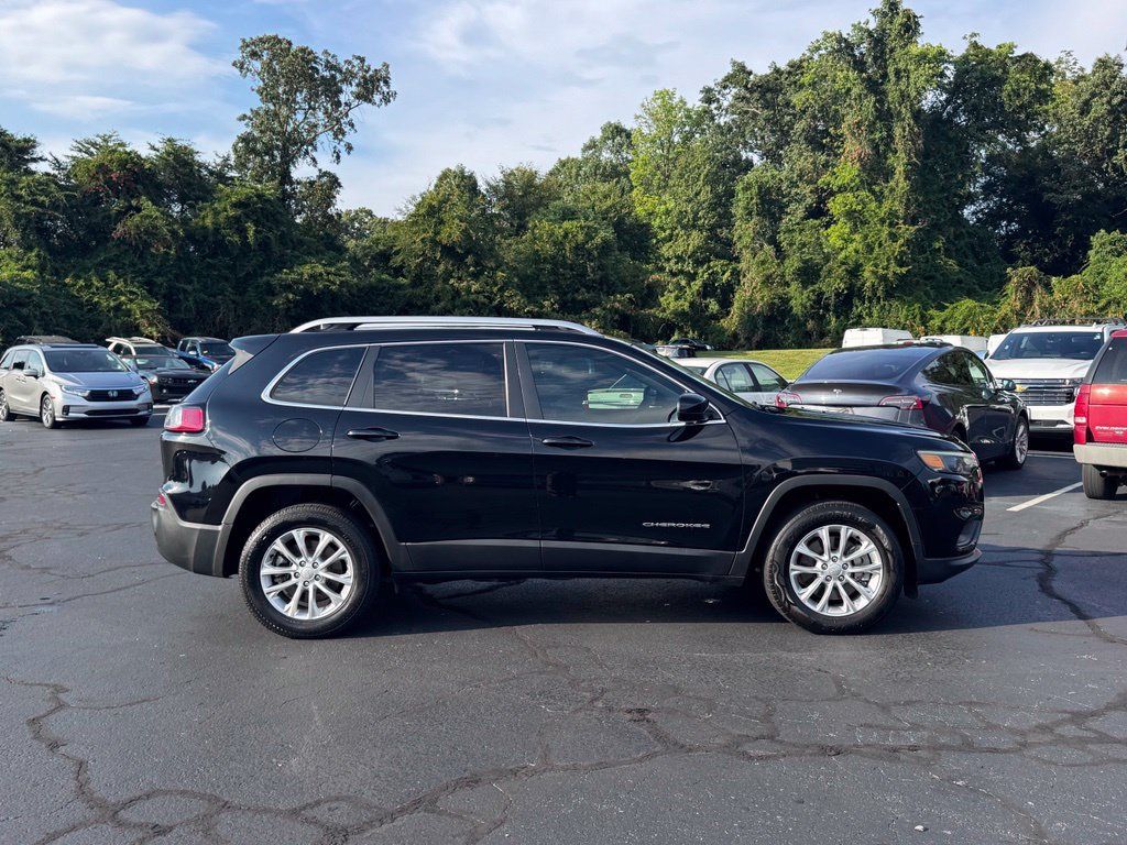 Used 2019 Jeep Cherokee Latitude w/ Popular Appearance Group AWD/4WD image 4