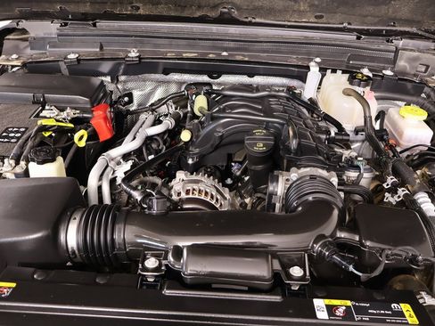 Used 2025 Jeep Wrangler Sport image 18