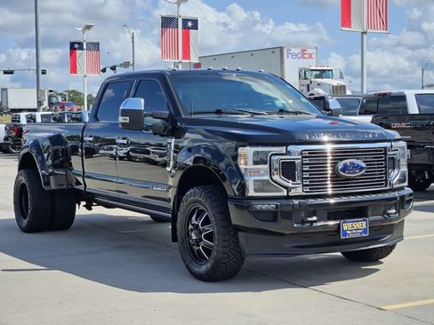 Used 2022 Ford F350 Platinum w/ FX4 Off-Road Package AWD/4WD image 3