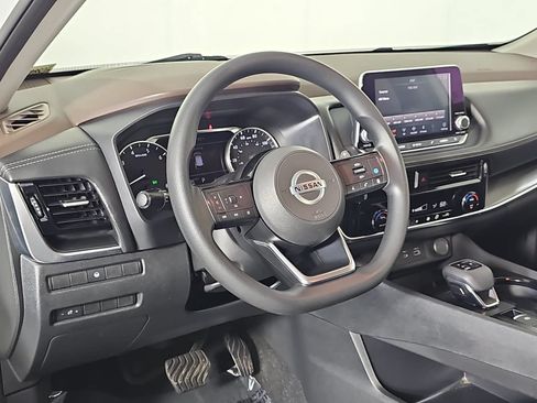 Used 2021 Nissan Rogue SV FWD image 15