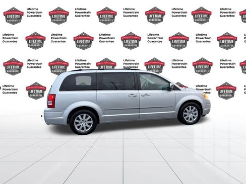 Used 2010 Chrysler Town & Country Touring Plus w/ Premium Group image 7