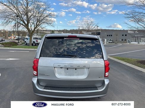 Used 2017 Dodge Grand Caravan SXT image 6