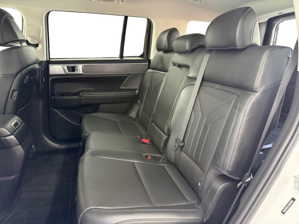 Used 2024 Hyundai Santa Fe SEL FWD image 16