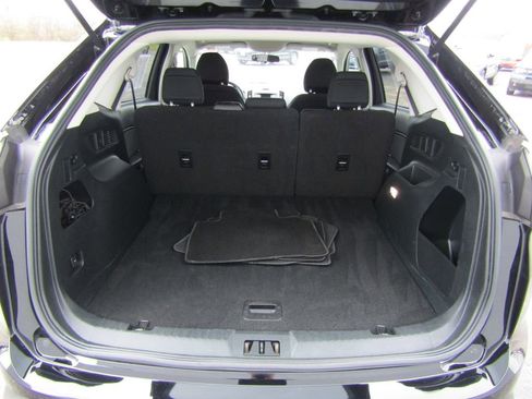 Used 2018 Ford Edge SE image 30