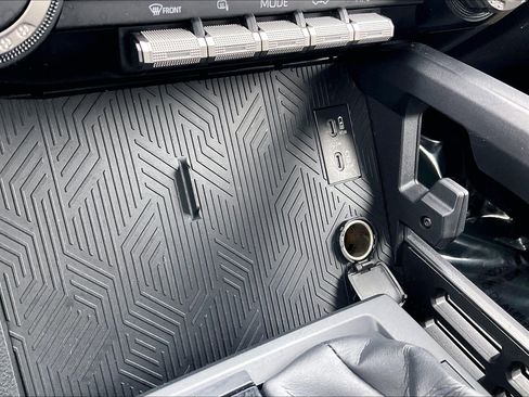 Used 2025 Toyota Tacoma TRD Off-Road image 38