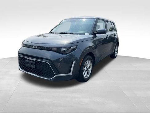 Used 2024 Kia Soul LX w/ Option Group 015 FWD image 3
