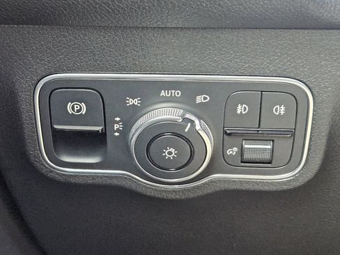 Used 2026 Mercedes-Benz GLB 250 image 21