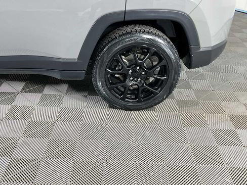 Used 2023 Jeep Compass Latitude AWD/4WD image 30
