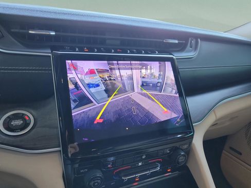 Used 2021 Jeep Grand Cherokee L Limited image 14