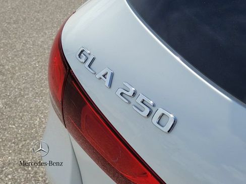 Used 2023 Mercedes-Benz GLA 250 w/ Premium Package image 5