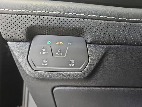 Used 2025 Volkswagen Atlas SE FWD image 24