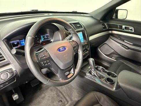Used 2017 Ford Explorer XLT w/ Equipment Group 202A image 15